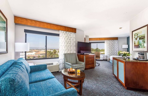Harbor Hotel | DoubleTree by Hilton Carson