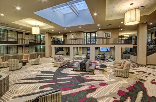 Decatur Hotel | DoubleTree by Hilton Decatur Riverfront