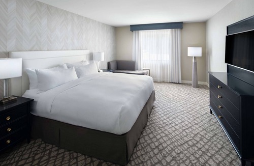 Barclay Downs Hotel | DoubleTree Suites by Hilton Charlotte - SouthPark