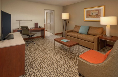 Southcenter Hotel | DoubleTree Suites by Hilton Seattle Airport - Southcenter