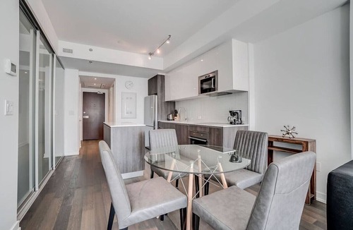 Byward Market - Parliament Hill Apartment | Downtown 2BR Gem with Balcony and Skyline Views