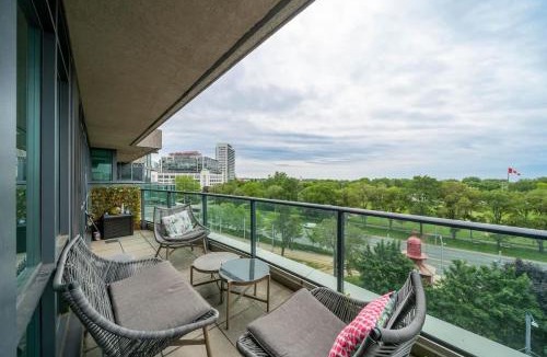 Fort York Apartment | Downtown 2BR plus Den Condo with Lake Views and Parking