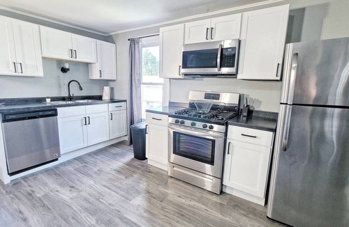 Fort Wayne Apartment | Downtown-Adjacent 2BR Apartment | Pet Friendly Stay