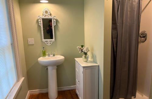 Digby House | Downtown Harborview Heritage House 1838-Twin Suite