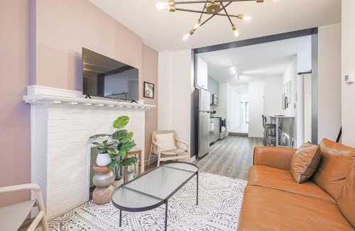 Parkdale Apartment | Downtown Oasis-2BR-Spa Bath-Pet Friendly, Free Parking