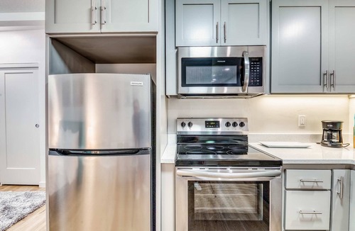 Eugene Apartment | Downtown studio - walk to University - full kitchen, dog-friendly, washer/dryer