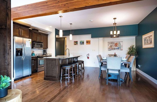Revelstoke Apartment | Downunder Mountain Retreat