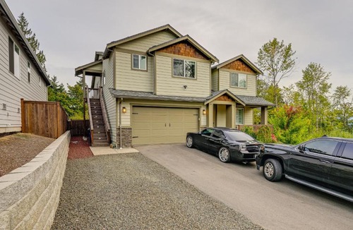 SeaTac Apartment | Easy Commuting! Modern SeaTac Unit w/Fireplace