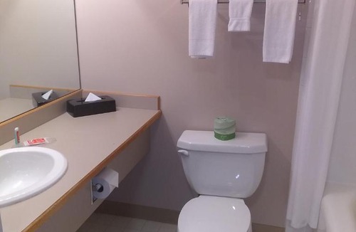 Okotoks Cabin | Econo Lodge
