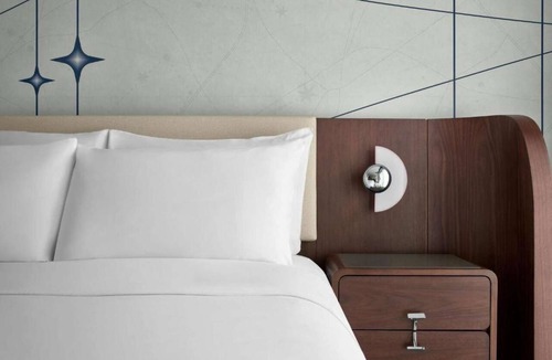 North Rosslyn Hotel | Elevated Stay | Riverfront Dining. Fitness Gym.