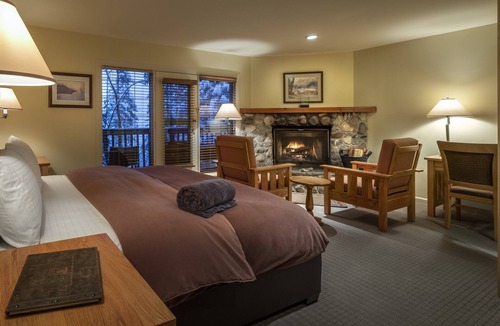 Field Hotel | Emerald Lake Lodge