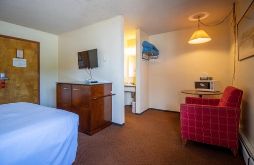 Timiskaming District Hotel | Englehart Motel