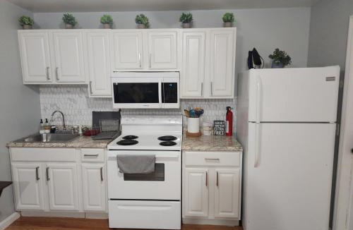 Weequahic Apartment | Entire 2-BED Private Apt - EWR/NYC/OUTLET MALL