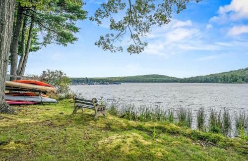 Lake Harmony House | Epic Views & Pool Access! Gem on Big Boulder Lake