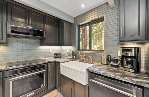 Graeagle Apartment | Escape to Tranquility in This Beautiful Forest-Edge Retreat