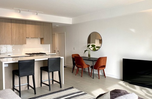 The Kingsway Condo | Executive 2 bed 2 bath condo in the Kingsway
