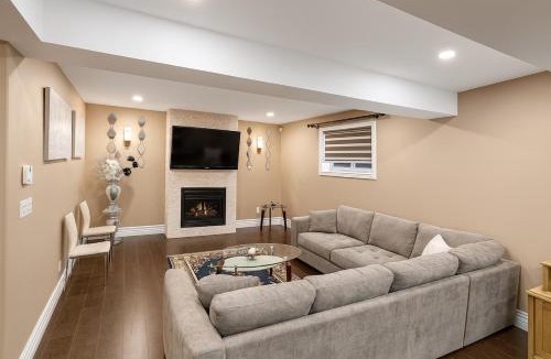 Windsor Apartment | Executive 2BR Lower Suite Private & Spacious Close to USA Border