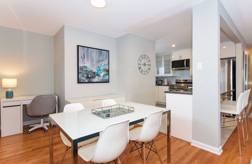 Ottawa Division Apartment | Executive | 3 Beds, 1 Bath | Modern | Sleeps 6