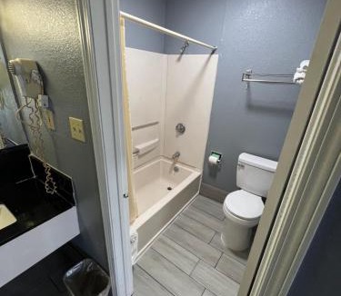 Jackson Hotel | Executive Inn and Suites - Jackson