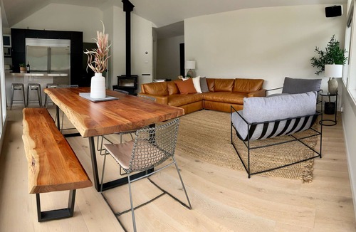 Nelson House | Executive Nelson Waterfront Home