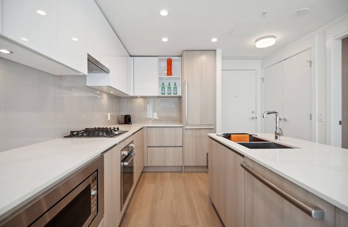 Downtown New Westminster Condo | Executive New Westminster condo steps to water, downtown, and skytrain!