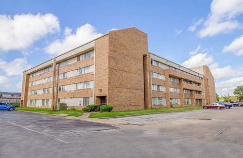 Tulsa Apartment | Executive Suite with Kitchenette