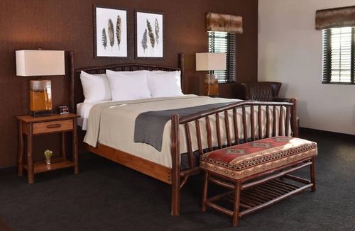 Independence Hotel | Expanded King with Whirlpool, Stoney Creek KC, Onsite Pool | 2 Units