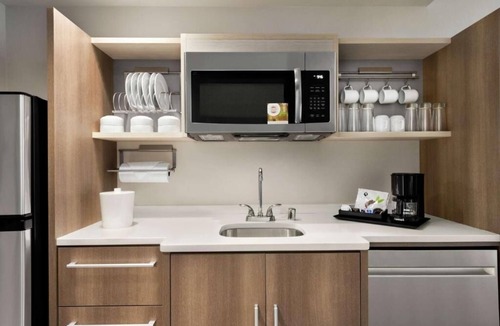 Brooklyn Park Hotel | Experience Comfort & Convenience in This Brooklyn Park Unit