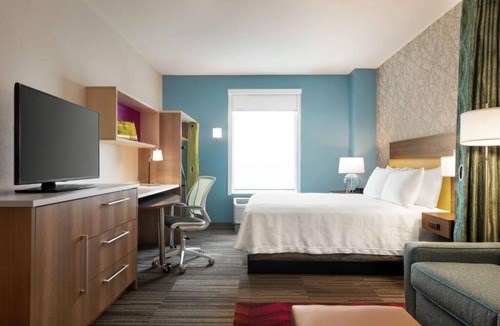 Brooklyn Park Hotel | Experience Comfort & Convenience in This Brooklyn Park Unit