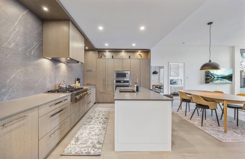 South Pandosy Condo | Experience Elevated Living with High-End Finishes and 5-Star Amenities