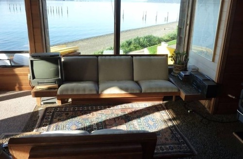 South Colby House | Experience Paradise at the Water's Edge with Awesome Views.