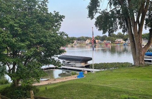 Cassopolis House | Experience the Charm of Diamond Lake