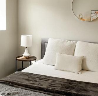 Pendleton House | Explore OTR from a Parkside Condo - Walk to ALL