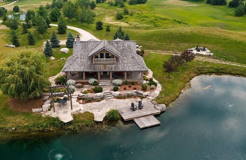Clearview Township Cabin | Exquisite Log Cabin Retreat- Perfect Couple’s Getaway! Tranquility at its best❤️