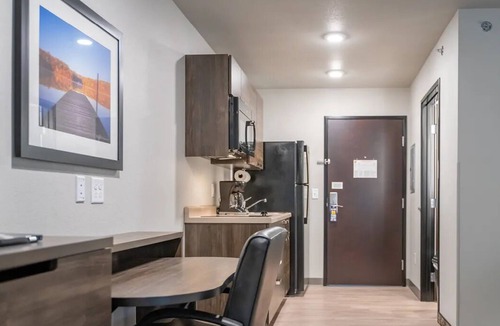 Plainfield Hotel | Extended-Stay Comfort w/Recliner and Full Kitchen