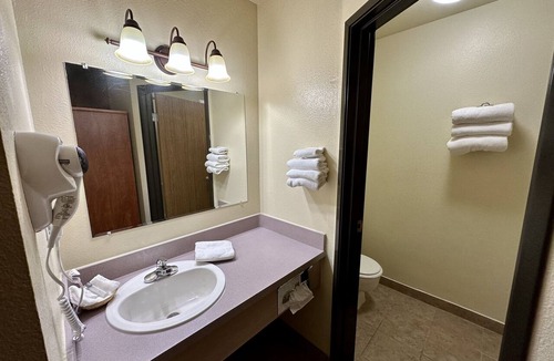 Kellogg Hotel | FairBridge Inn & Suites Kellogg