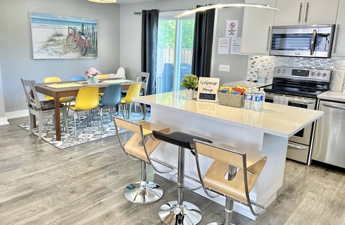Port Weller West House | Fall Special: Stay Longer & Save Up to 40% in Niagara!