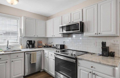 Wake Forest House | Fenced Yard | Screened-In Porch | 3 King Beds | Pet Friendly