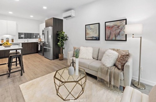Haller Lake House | ⚽MAJOR INTERNATIONAL SPORTING EVENT Ready Marvelous 2.5-bedroom townhome close to LightRail. ⚽️ Entire Space ⚽️