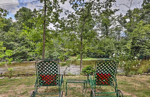 Townsend Apartment | Fire Pit & Deck! Cozy Smoky Mtn Retreat on River