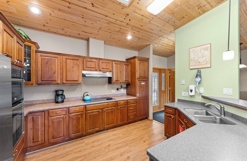 Spring Brook House | First Class "FORE"- 11 Bed - Sleeps 21 - Full Swing Golf Simulator-Putting Green