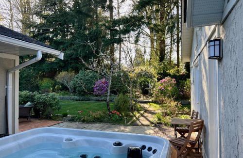 Regional District of Nanaimo Bed & Breakfast | Five Gables B&B