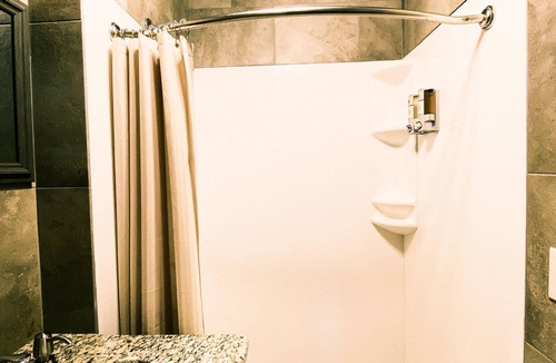 Cape Fair Hotel | Flat Creek Lodge