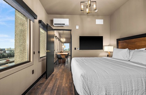 Downtown - Waterfront Hotel | Force on 5th Avenue Hotel