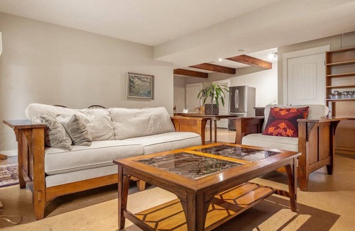Springbank Condo | Forest Retreat 2 Acres Fully Equipped + Views