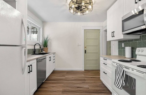 Drumheller House | Fossil Flats 3BR Designer Home in Centre of Town!