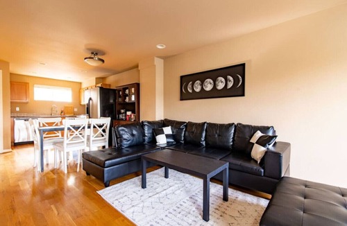 Greenwood Villa | Free EV Charging 3BR Garage Wifi Walk to Parks