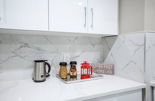 Symons Valley House | Friendly Legal Secondary Suite Basement (2Bedroom 1Bathroom Kitchen & Laundry)