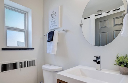 Walnut Hills Apartment | Frontdesk | Walnut Hills Spacious Studio