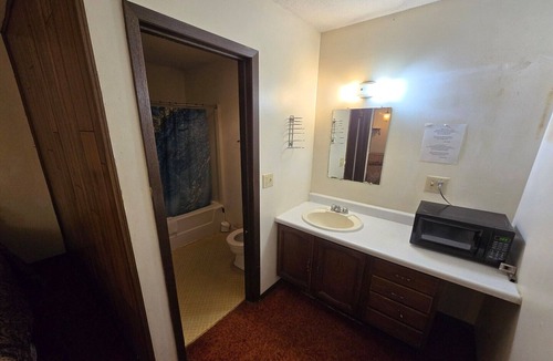 Eagle Grove Apartment | Full Bed Non-Smoking